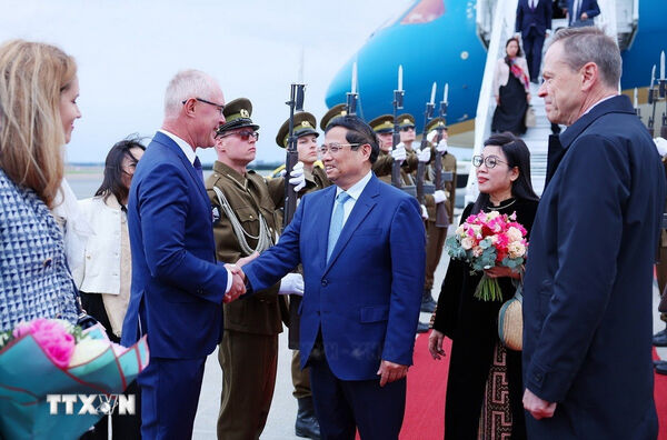 PM arrives in Tallinn, starting official visit to Estonia