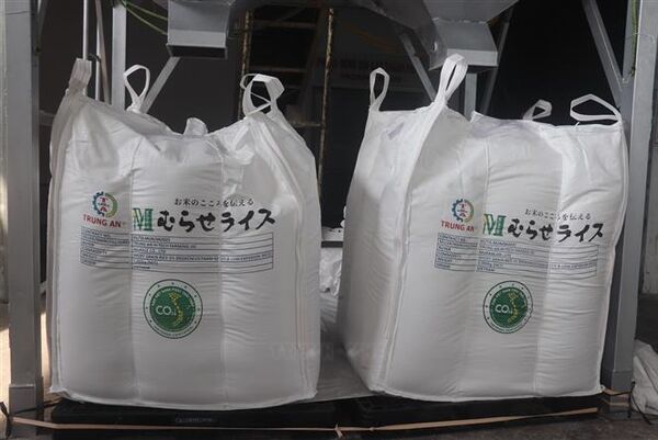 Vietnam ships first batch of low-emission rice to Japan