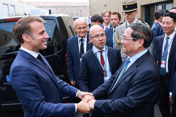 Vietnamese PM meets with French President