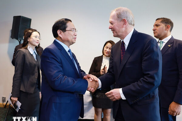 Vietnamese PM holds working breakfast with major Swedish firms