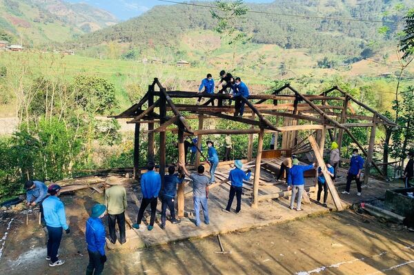 Temporary house eradication - From a humanitarian policy to a national movement of solidarity