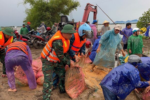 Storm causes widespread damage in central Vietnam