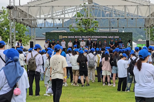   Hàn Quốc: Lễ hội quốc tế đi bộ tham quan cung điện hoàng gia Seoul 2025