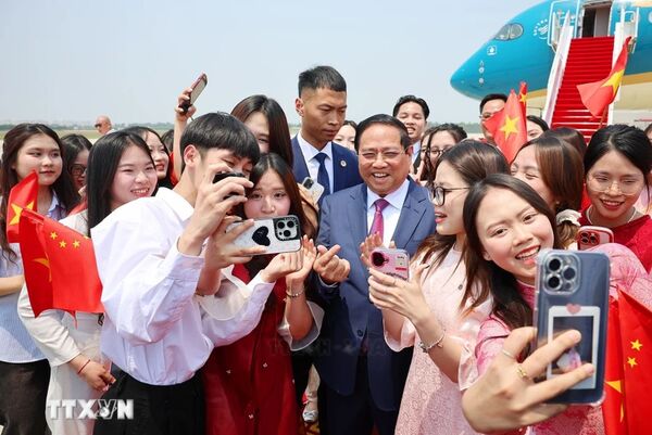 Vietnamese students in Tianjin welcome Prime Minister Pham Minh Chinh