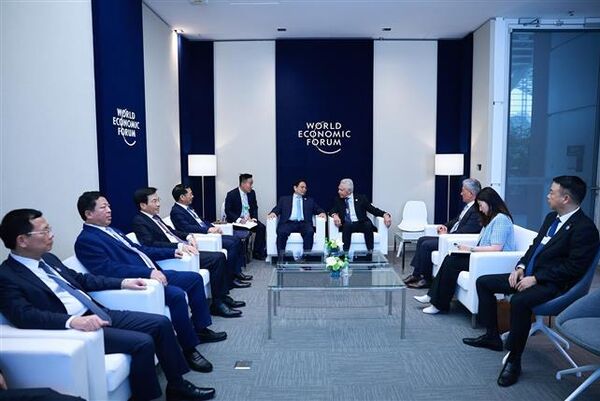 PM Pham Minh Chinh meets World Economic Forum leaders