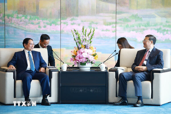 PM suggests strengthening ties between Vietnamese localities, China's Shanghai