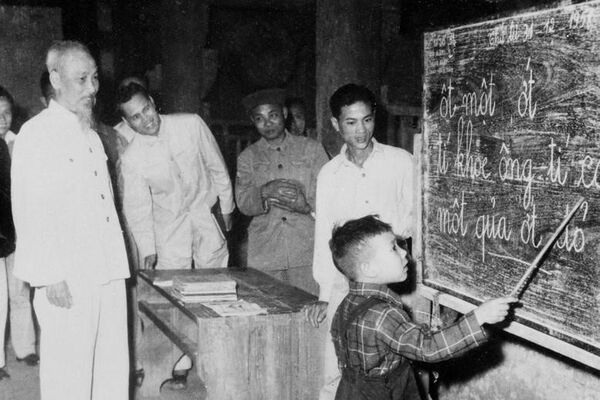 <b>HỌC BÁC MỖI NGÀY: “Tiếng nói là thứ của cải vô cùng lâu đời và vô cùng quý báu của dân tộc”</b>