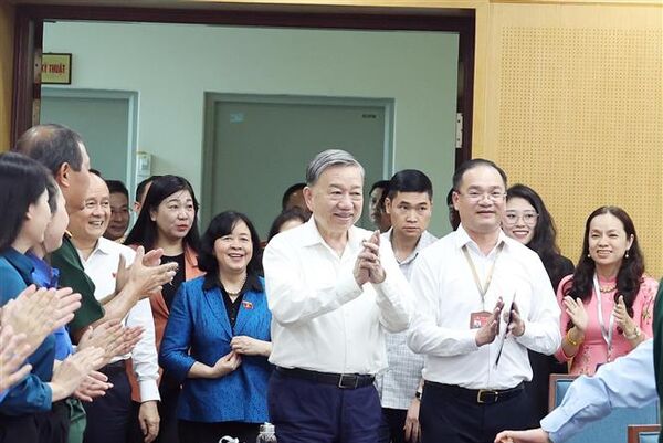 Party chief meets with voters in Hanoi