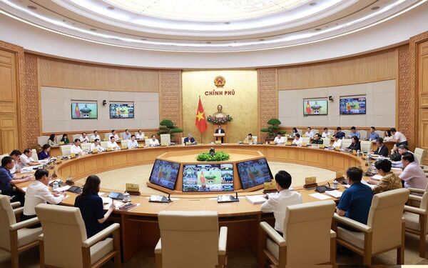 PM chairs first Government-locality meeting after administrative reform