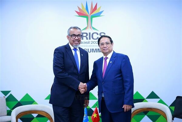 PM meets leaders of WHO, AIIB in Brazil