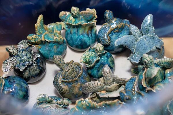 Story told by ceramic turtles