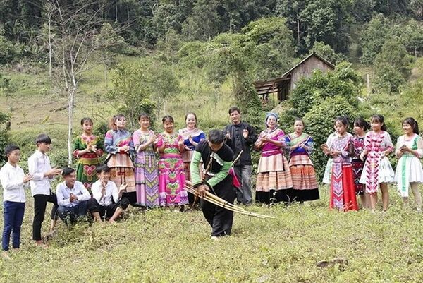 Heartbeat of Hmong culture: Teaching khen to the next generation