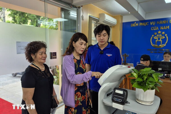 First ward in Hanoi introduces AI robot to support public services
