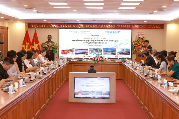 Roundtable gathers opinions to better promote Vietnam’s image in new era