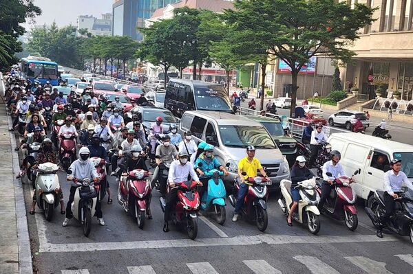 Hanoi plans to support replacement of 450,000 petrol-powered motorbikes in inner city