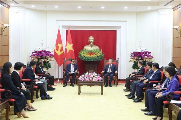 Party chief receives Chairman of India's Adani Group