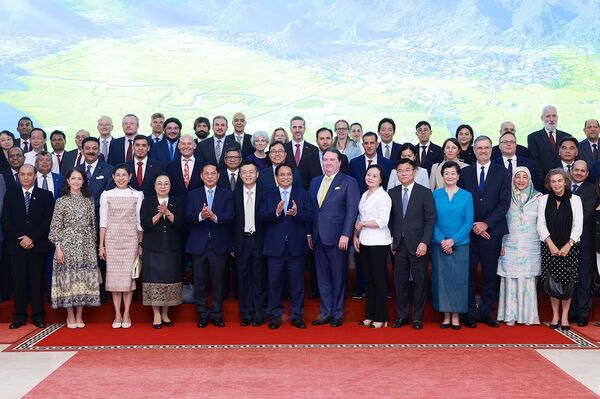 PM updates Diplomatic Corps on local governance reforms