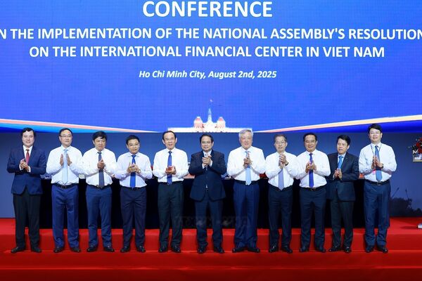 PM asks HCM City, Da Nang<b> </b>to mobilise resources for IFC