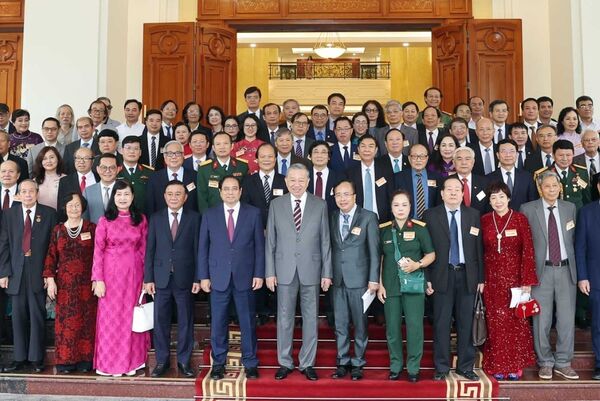 Party chief lauds intellectuals, scientists, artists as pioneers in innovation