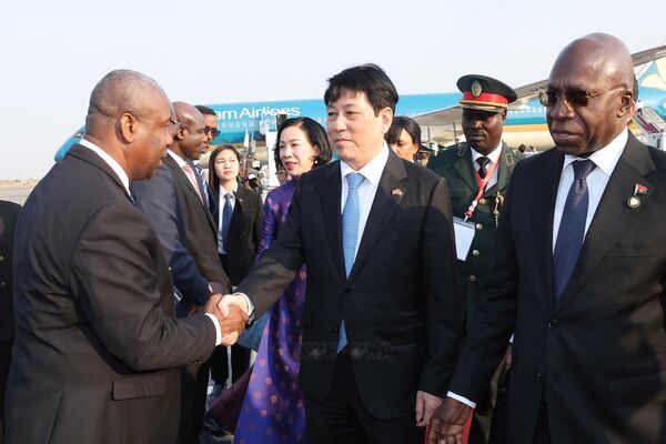 President Luong Cuong begins state visit to Angola
