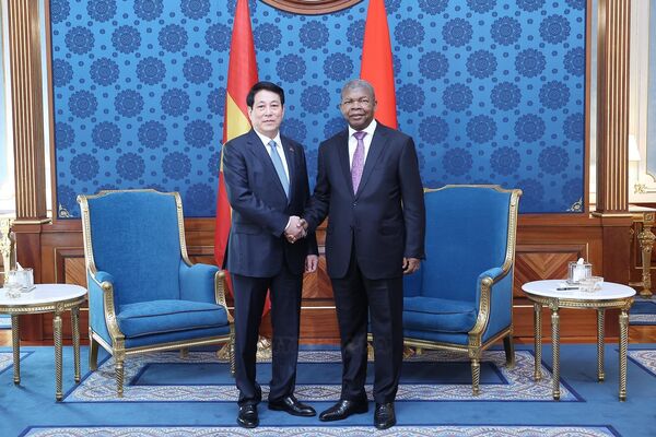 Vietnamese, Angolan Presidents hold talks in Luanda