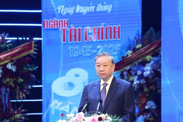 Party General Secretary lauds finance sector’s contributions to national economy