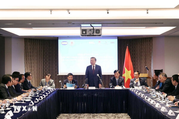 Party chief meets with members of Vietnam Innovation Network in RoK