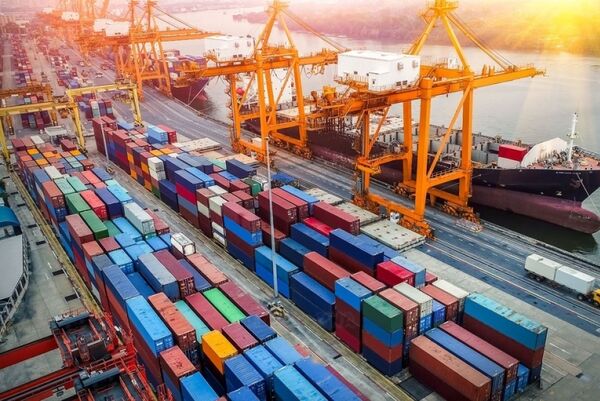 <b>Vietnam posts trade surplus of 10.18 billion USD in seven
months</b>