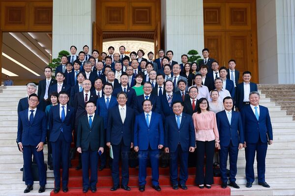 PM urges setting up Vietnam-Japan joint working group to solve outstanding issues