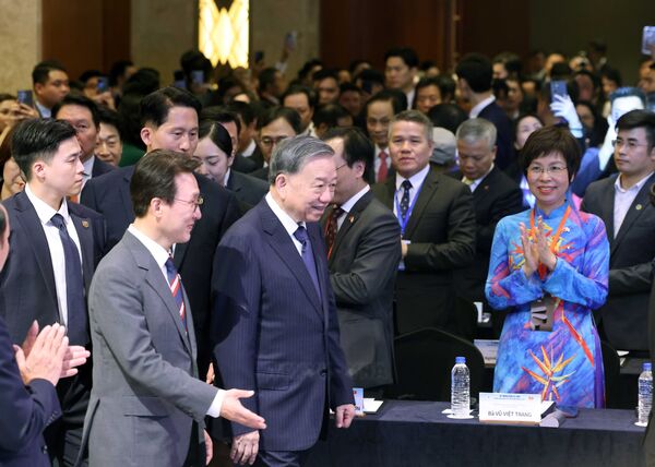 Party leader attends Vietnam-RoK Economic Forum in Seoul