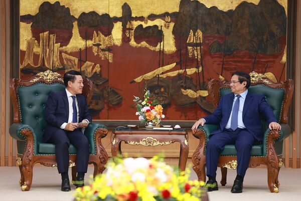 Vietnam willing to share experience in SOE reform with Laos: PM