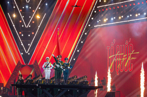 Impressive sight of 68 marching soldiers at 50,000-strong concert