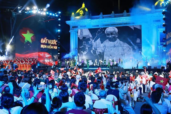 Hanoi’s special art programme spreads will of self-reliance, desire for development