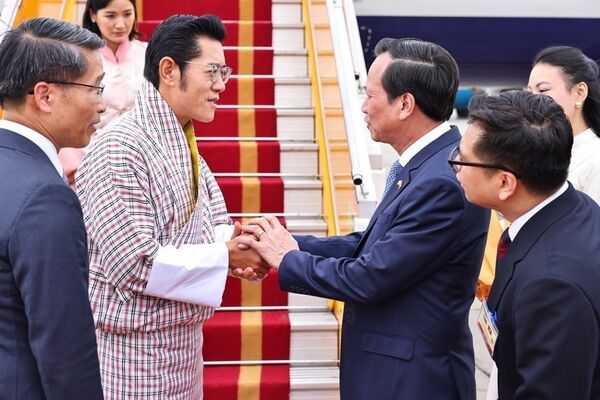 Bhutanese King, Queen start state visit to Vietnam