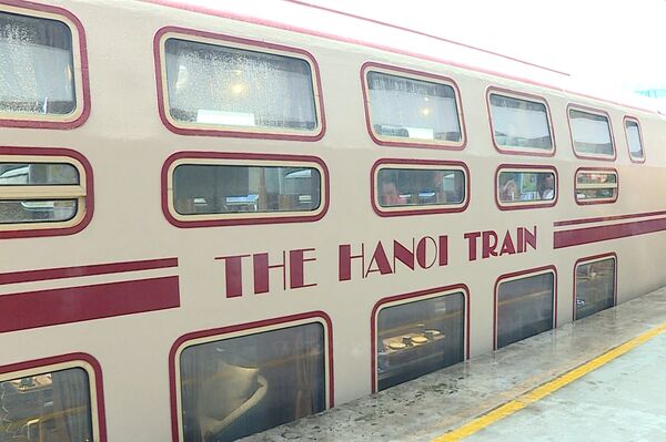 Vietnam Railways unveils Hanoi heritage train, smart ticketing