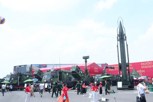 Vietnam showcases modern tank fleet at national achievements exhibition