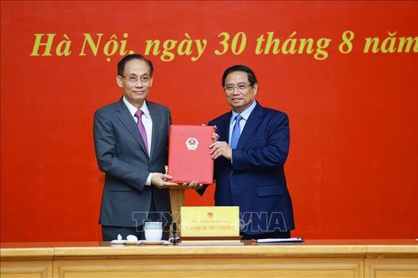 Le Hoai Trung named acting Foreign Minister