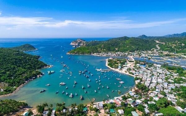 Vinh Hy Bay offers unspoiled beauty and coastal experiences