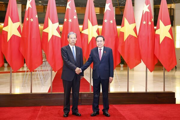 Top legislators of Vietnam and China hold talks in Hanoi