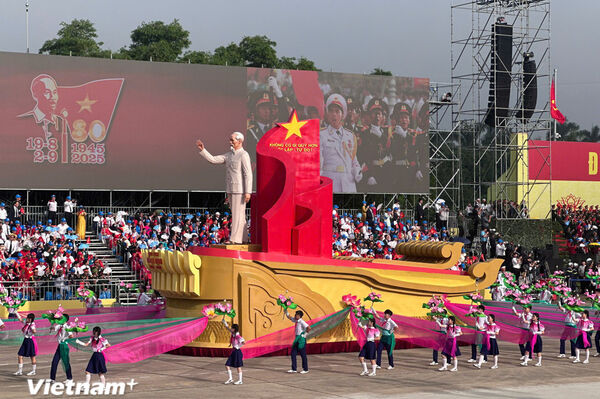 80th National Day parade: Ceremonial vehicle carrying President Ho Chi Minh's portrait