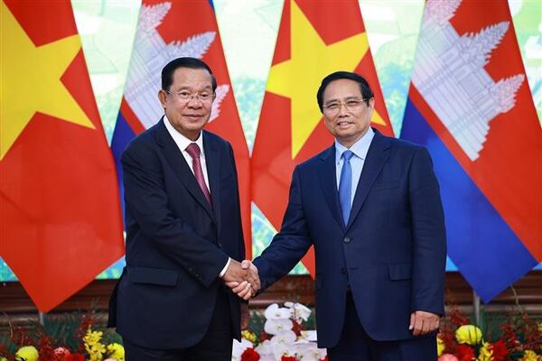 PM meets with President of Cambodian People's Party, Senate President