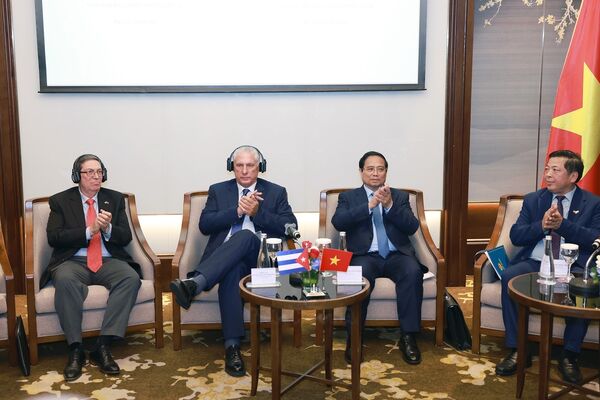 Top Cuban leader commits greater incentives for Vietnamese enterprises