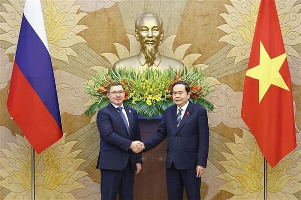 Top legislator of Vietnam hosts leader of Russian Federation Council