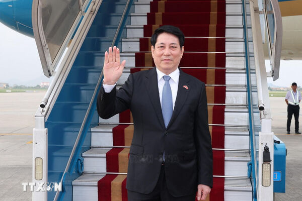 President starts trip for victory over fascism celebration, bilateral activities in China