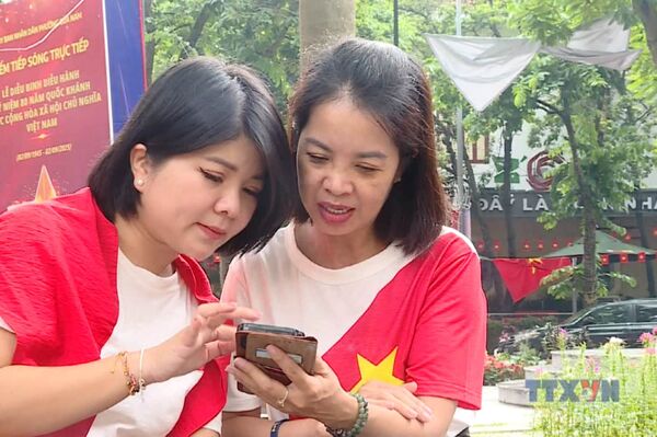 Overseas Vietnamese return to Hanoi in celebration of National Day