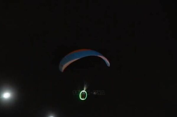 Paragliders paint the sky in dazzling display at  Vietnam Exposition Centre