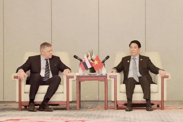 Vietnamese State President receives Slovak PM in Beijing