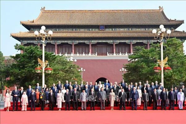State President meets foreign leaders at victory-over-fascism anniversary in Beijing