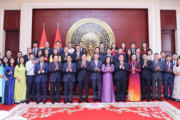 State President meets families of Chinese friends of Vietnam