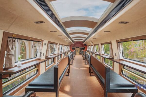 Hanoi Train begins operation, offering unique travel experience